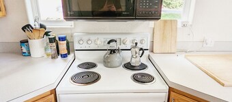 3br w/ beach access, large garden, beautiful views