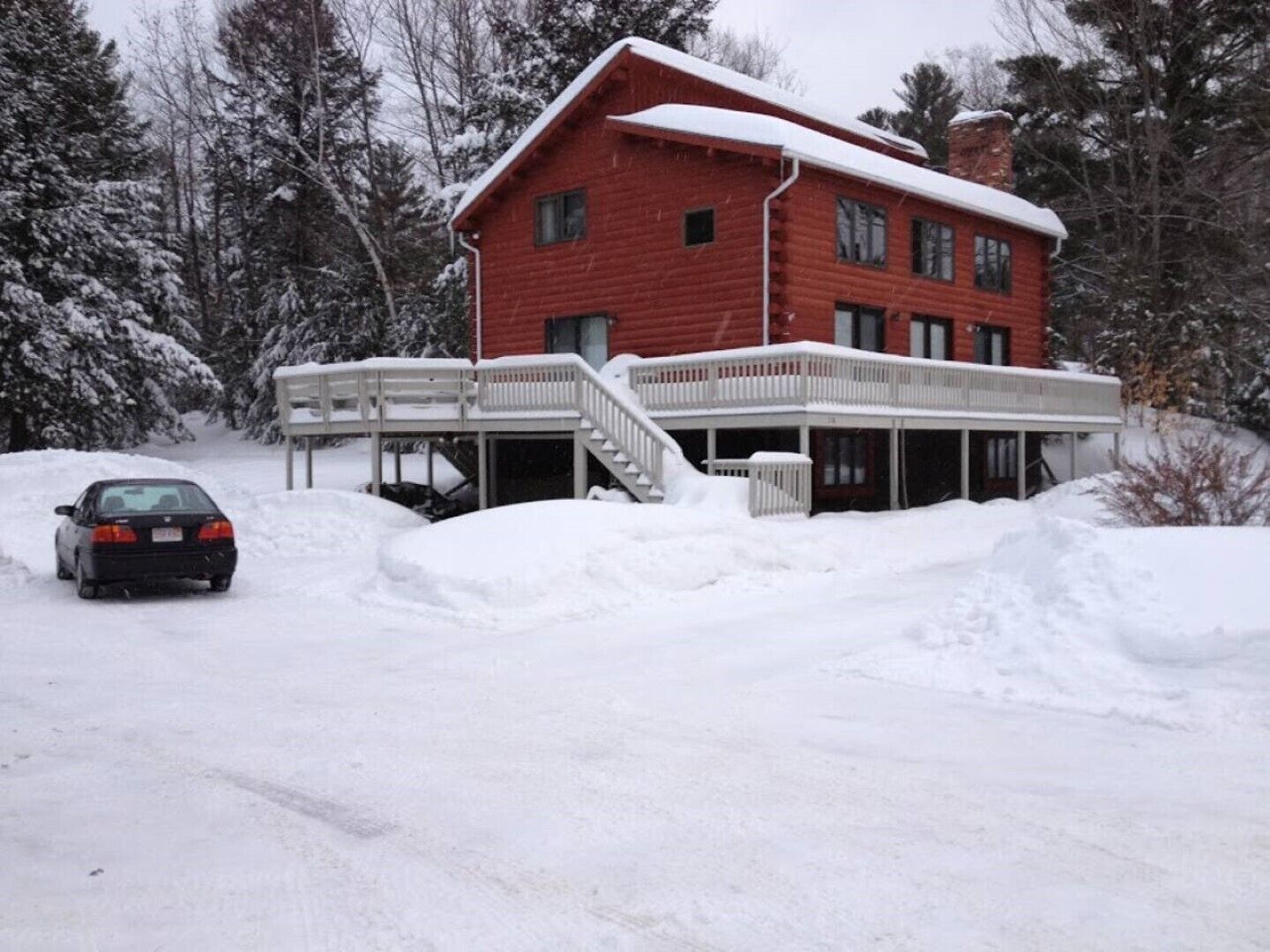 Large comfortable log house with great lake swimming and kayaking