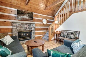 Smart-TV, Kamin, Bücher