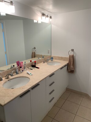 Hair dryer, towels - OCEAN FRONT & OCEAN VIEW PARADISE SUNNY ISLES BEACH (Sunny Isles Beach)