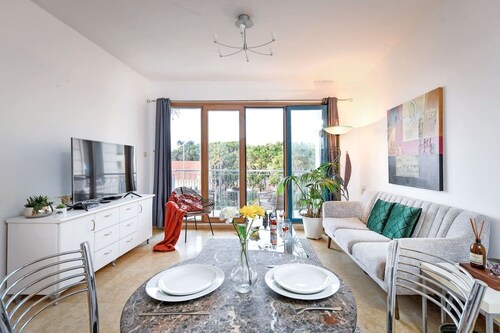 Mamad Deluxe 2BR Apt w Pool in Historical Jaffa