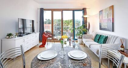 Mamad Deluxe 2BR Apt w Pool in Historical Jaffa