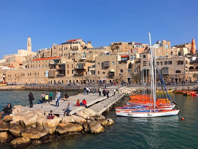 Deluxe 2BR Apt w Pool in Historical Jaffa