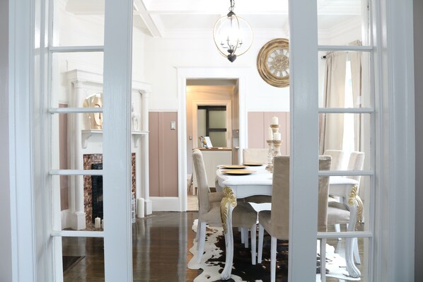 Dining - Beat the HEAT - North Oakland Home ready for your family’s SUMMER FUN! (Oakland)