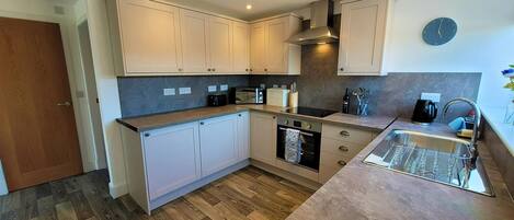 Horno, lavavajillas, silla alta para bebés, freezer