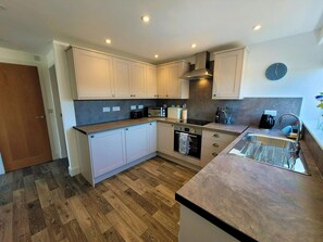 Oven, dishwasher, high chair, freezer - 2 bedroom accommodation in Whithorn (Whithorn)
