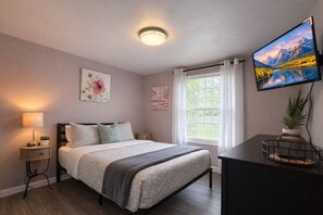 4 bedrooms, desk, iron/ironing board, travel crib