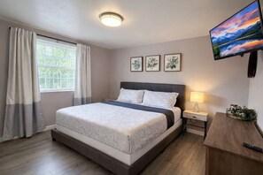 4 bedrooms, desk, iron/ironing board, travel cot