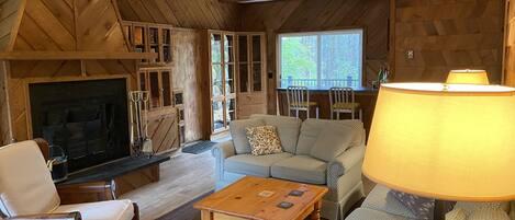 Smart-TV, peis og bøker