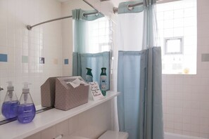 Combined shower/bathtub, hair dryer, towels - The Greenleaf House—Whole House (Chicago)