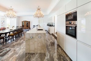 Microwave, oven, stovetop, dishwasher