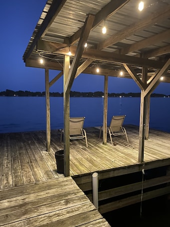 Property grounds. Lazy Bear Lodge — The Sandifer’s House on Lake Bruin