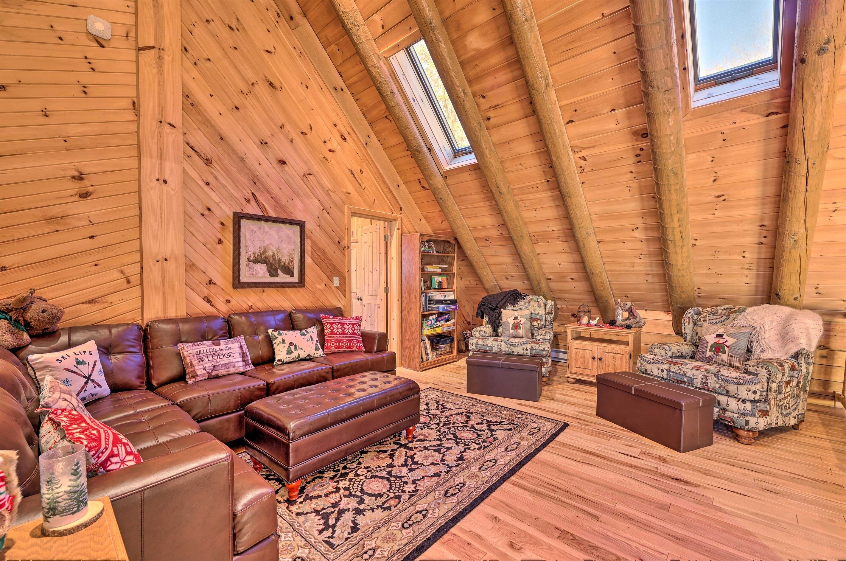 Log Cabin for the Holidays w/ Hot tub & Fire Pit