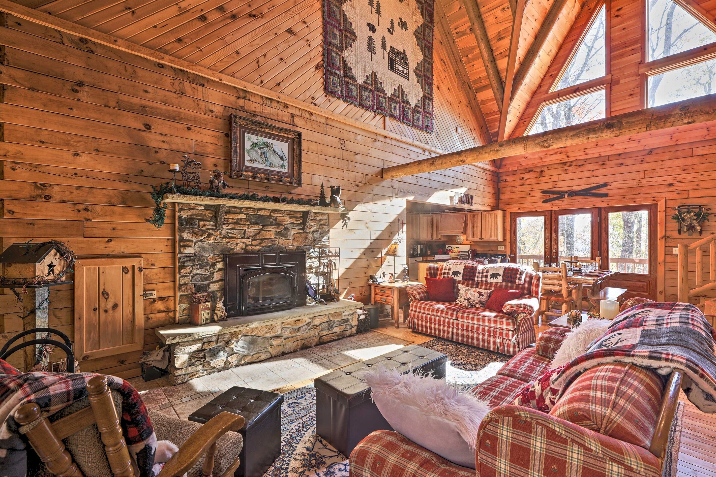 Log Cabin for the Holidays w/ Hot tub & Fire Pit