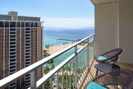 Waikiki Ocean View Studio Resort Near Beach and Ala Moana