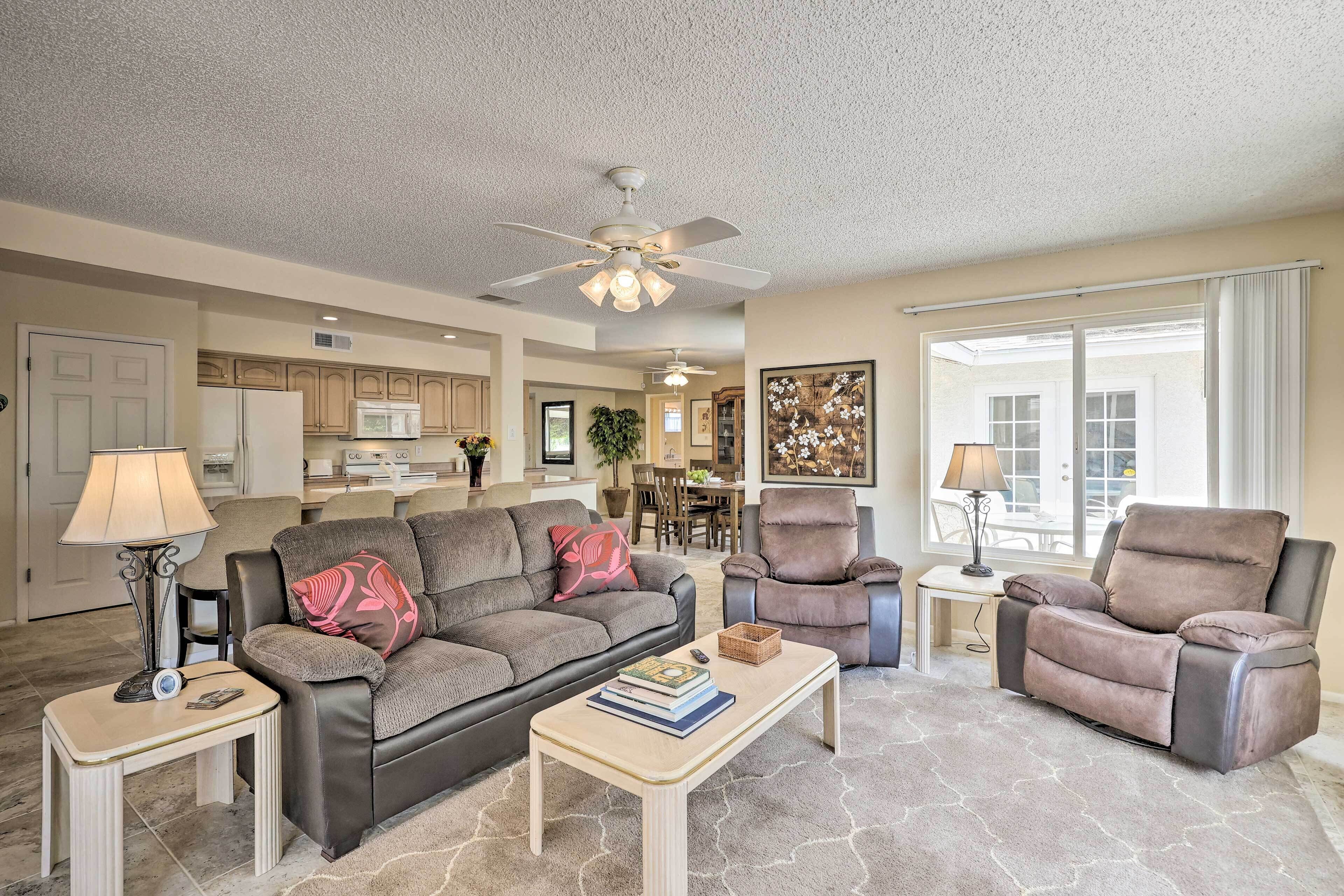 Quiet Sun City Home w/ Grill - Golf & Hike Nearby!