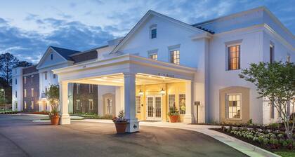 Patrick Henry Square 2 Bedroom 2 Bath* square ft. - 715; sleeps 6