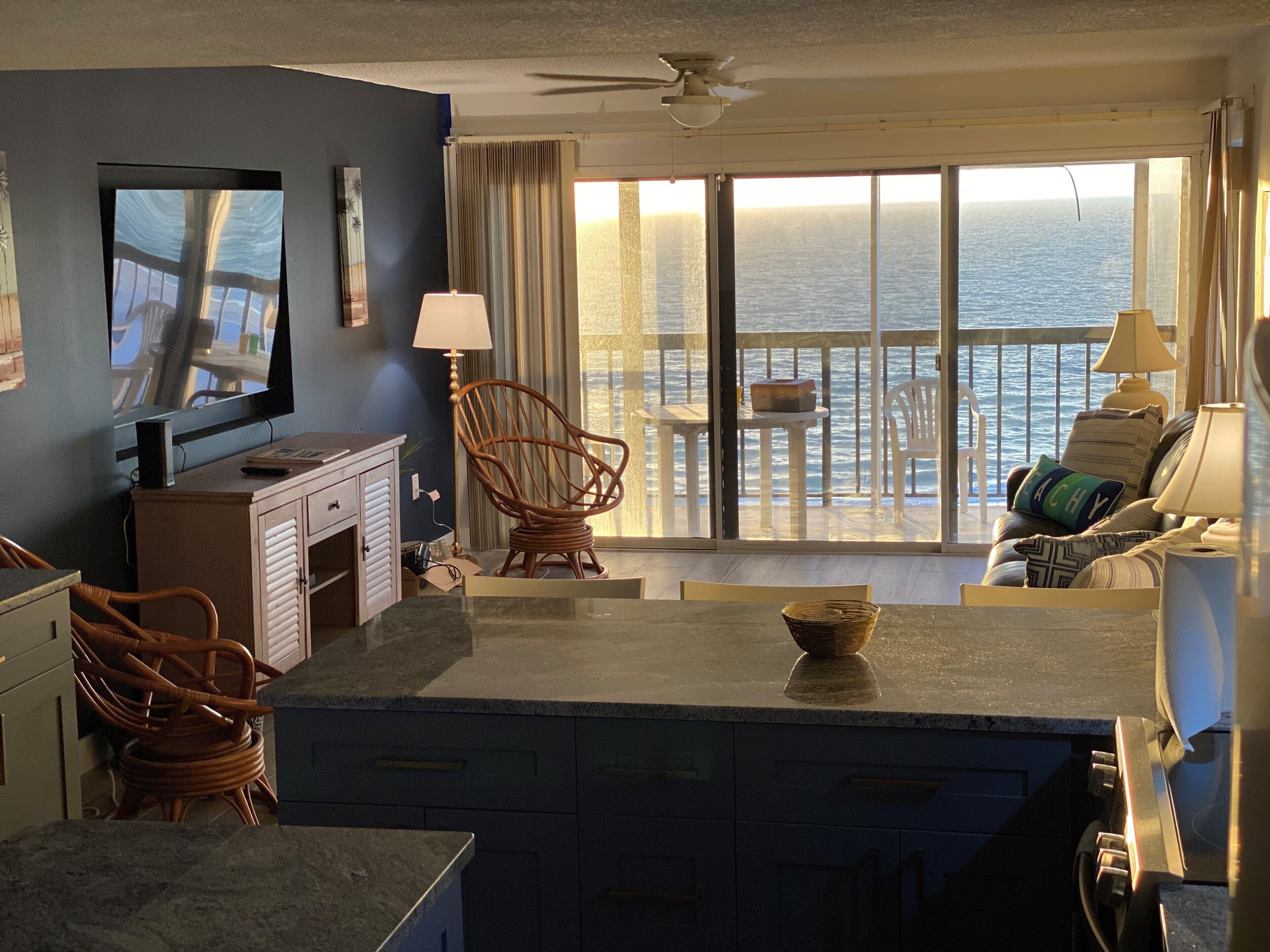 TV connectée, lecteur de DVD, livres