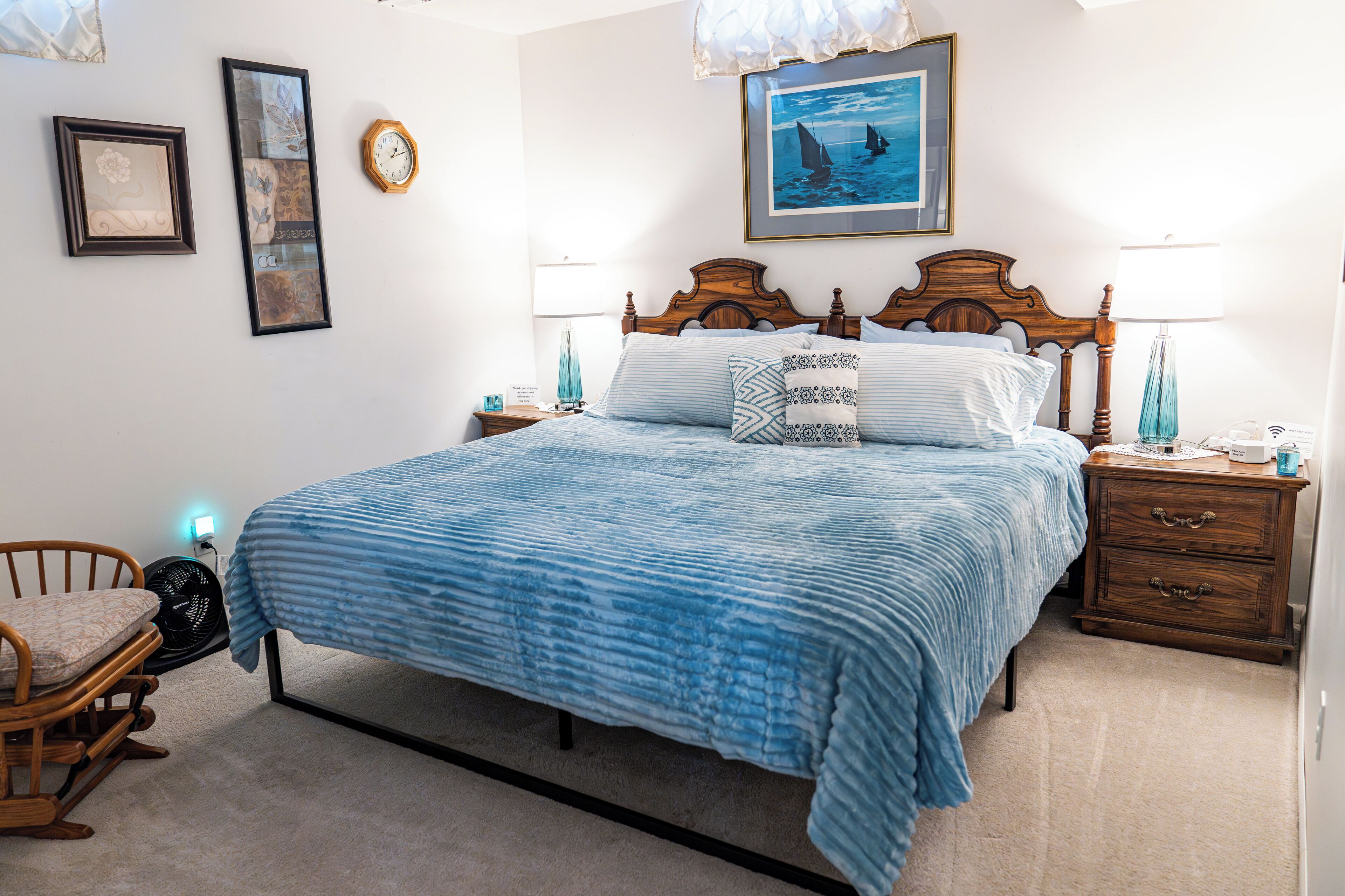 2 Schlafzimmer, Schreibtisch, Bügeleisen/Bügelbrett, Reisekinderbett