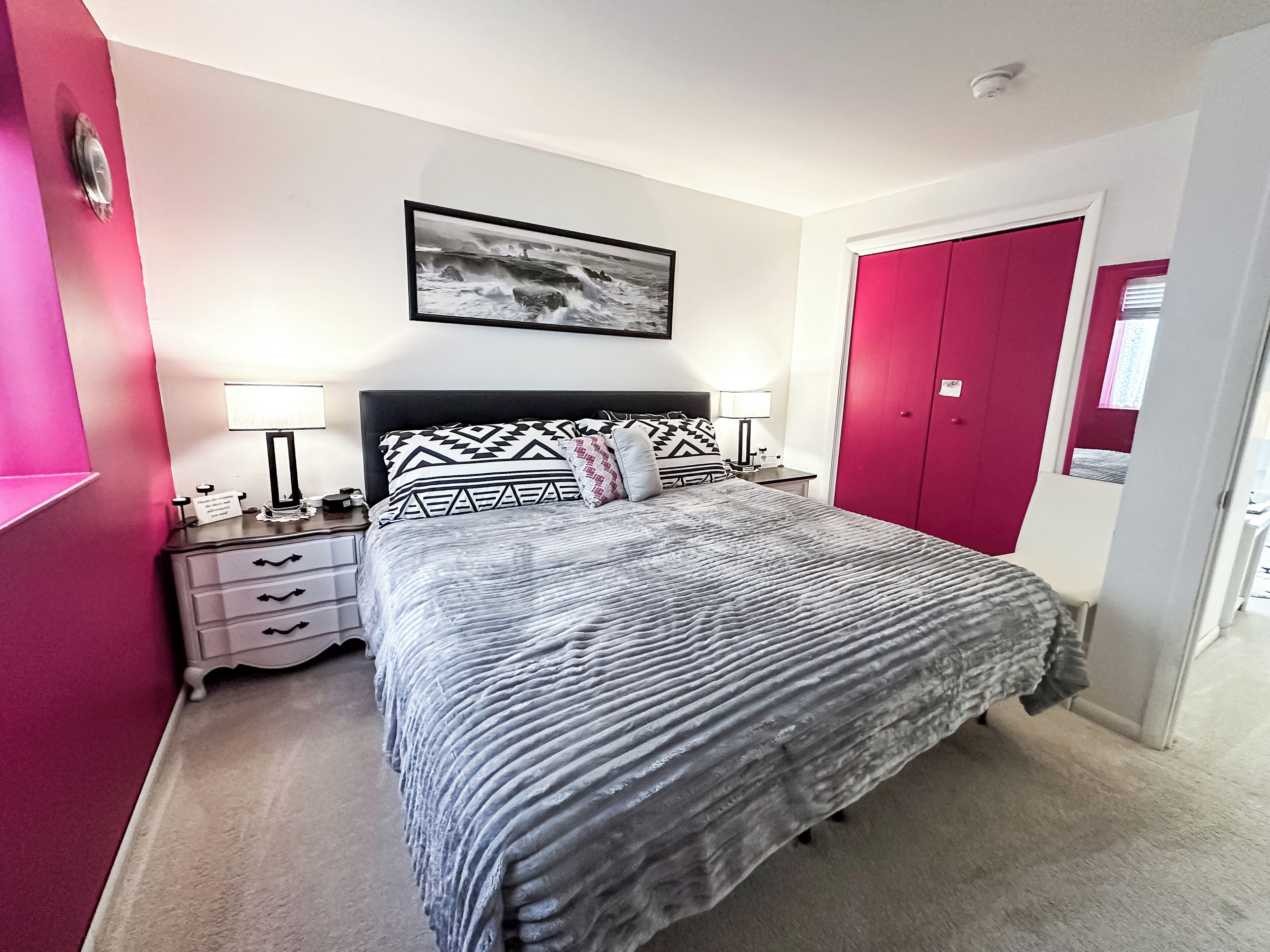 2 Schlafzimmer, Schreibtisch, Bügeleisen/Bügelbrett, Reisekinderbett