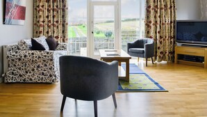 TV, fireplace - 1 bedroom accommodation in Waterloo (Waterloo)