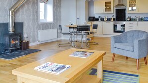 TV, fireplace - 1 bedroom accommodation in Waterloo (Waterloo)