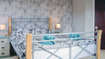 1 quarto, Wi-Fi de cortesia, roupa de cama