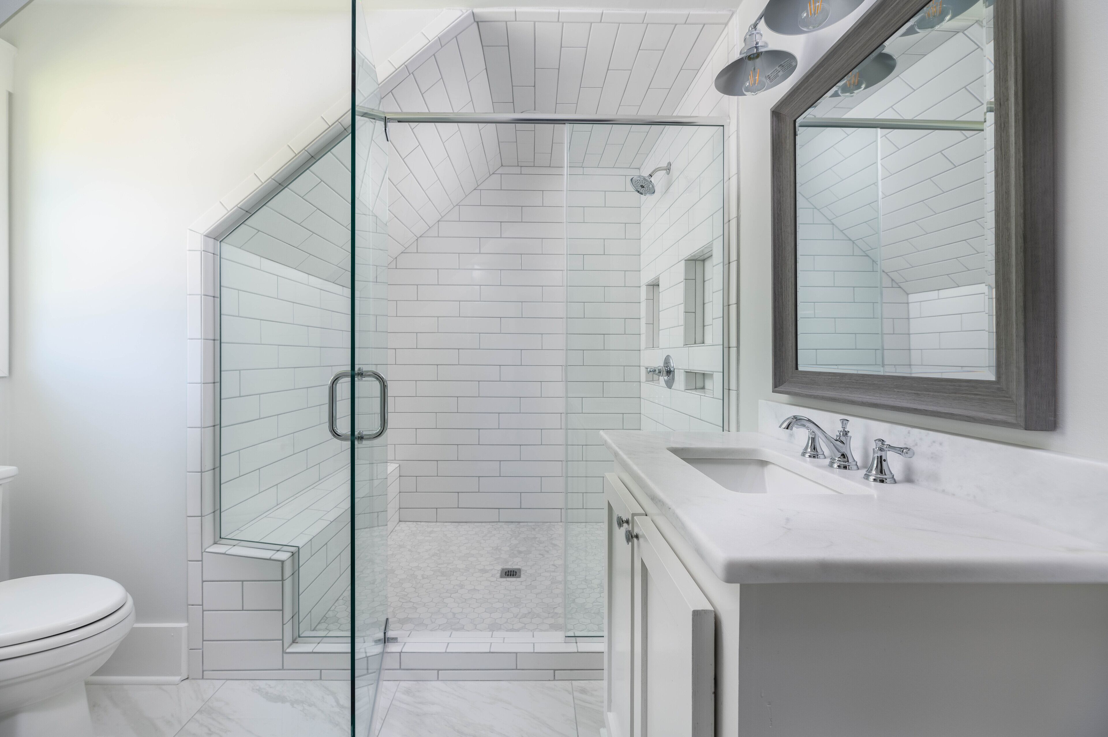 Combined shower/bathtub, hair dryer, towels, soap