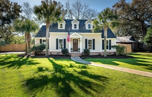 Exterior - THE BIG KAHUNA, close to Shem Creek, Sullivans Island and Historic Charleston! (Mount Pleasant)