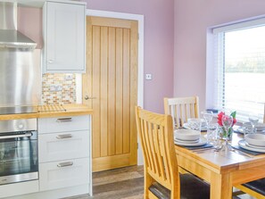 Oven, freezer - 2 bedroom accommodation in Beattock, near Moffatt (Beattock, near Moffatt)