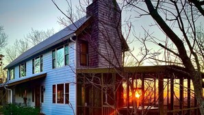 A two-story house with a blue exterior and a large chimney. - Majestic Views, Romantic Brow Home 1.5 Miles From The Heart Of Mentone (Mentone)