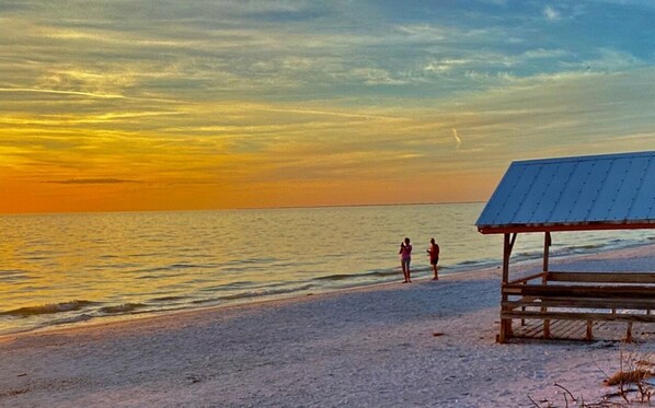 Una spiaggia nelle vicinanze