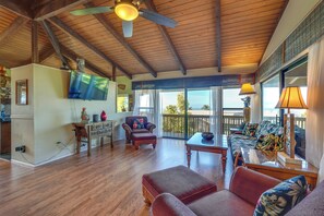 TV, books - ‘Hale O Aloha’ Handicap Accessible Gem in Kona! (Kailua-Kona)