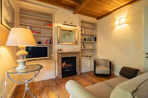 Télévision, cheminée