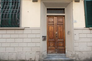 Exterior detail - Angelico two bedroom apartment in Florence by Mmega (Firenze)