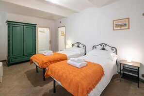 2 bedrooms, iron/ironing board, bed sheets
