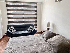 3 chambres, fer et planche à repasser, Wi-Fi, draps fournis