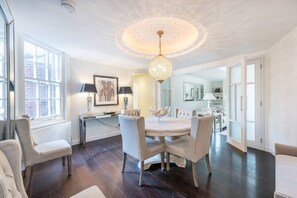 Room - Luxurious 3-bed Apartment in London (London)