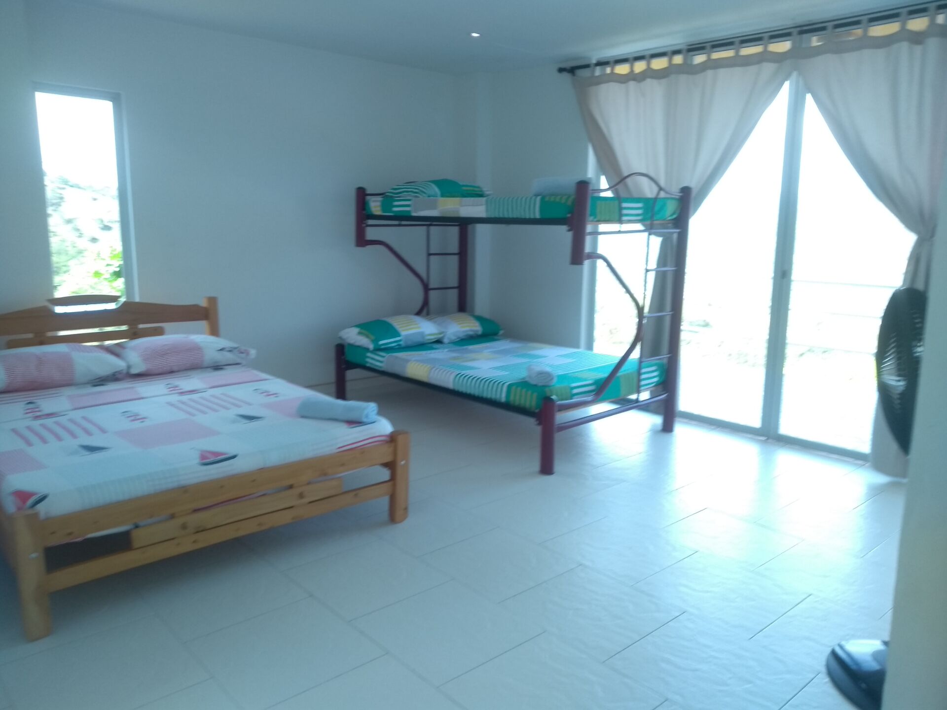 3 室のベッドルーム、WiFi