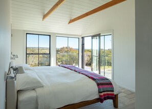 3 bedrooms, iron/ironing board, free WiFi, bed sheets - 🏝 Newly Built, Award Winning, Modern Island Getaway with AC 🏖 (New Shoreham)