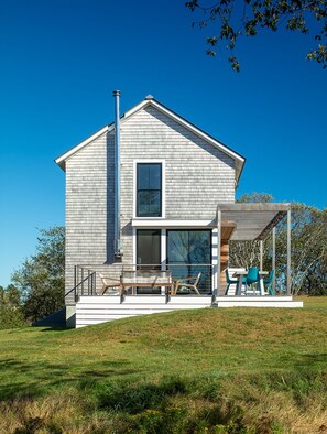Exterior - 🏝 Newly Built, Award Winning, Modern Island Getaway with AC 🏖 (New Shoreham)