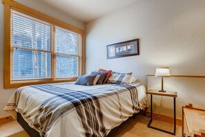 3 bedrooms, iron/ironing board, travel cot, free WiFi