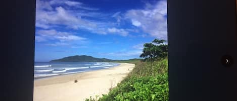 Beach nearby, sun-loungers, beach towels