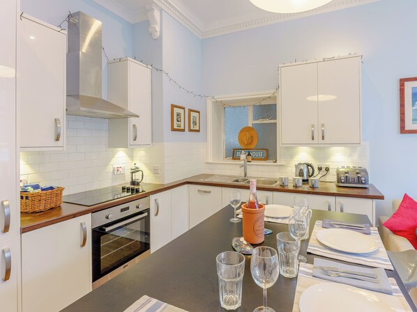 فرن، غسالة أطباق، مجمّد