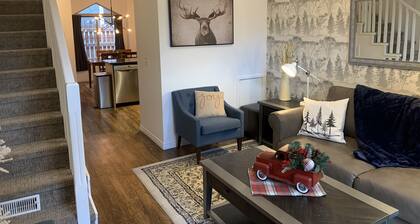 🥇Newly Renovated Mountain Retreat! 2 Story, 2bd/2bath downtown. Pet Friendly!