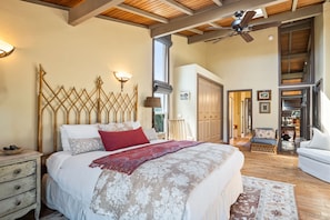 2 bedrooms, desk, WiFi, bed sheets - Heaven 11 at The Quail Golf Course (Carmel)
