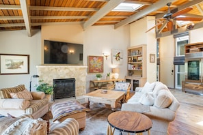Smart TV, fireplace, books - Heaven 11 at The Quail Golf Course (Carmel)