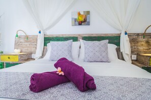 Egyptian cotton sheets, premium bedding, pillow-top beds, minibar - MasBro ART Villas (Seminyak)