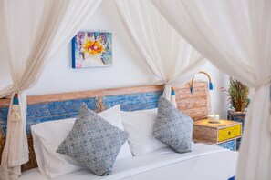 Egyptian cotton sheets, premium bedding, pillow-top beds, minibar - MasBro ART Villas (Seminyak)