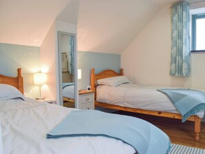 2 bedrooms, free WiFi, bed sheets - 2 bedroom accommodation in Dwrbach, near Fishguard (Dwrbach, near Fishguard)